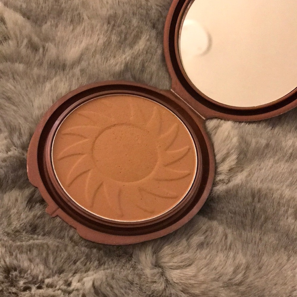 NYC Smooth Skin Bronzing Face Powder Shade Sunny